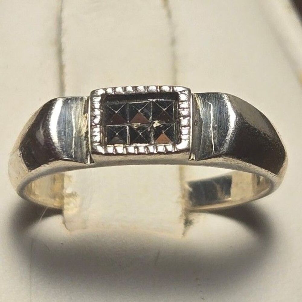 Pretty Vintage Sterling Silver Ring Sz 6